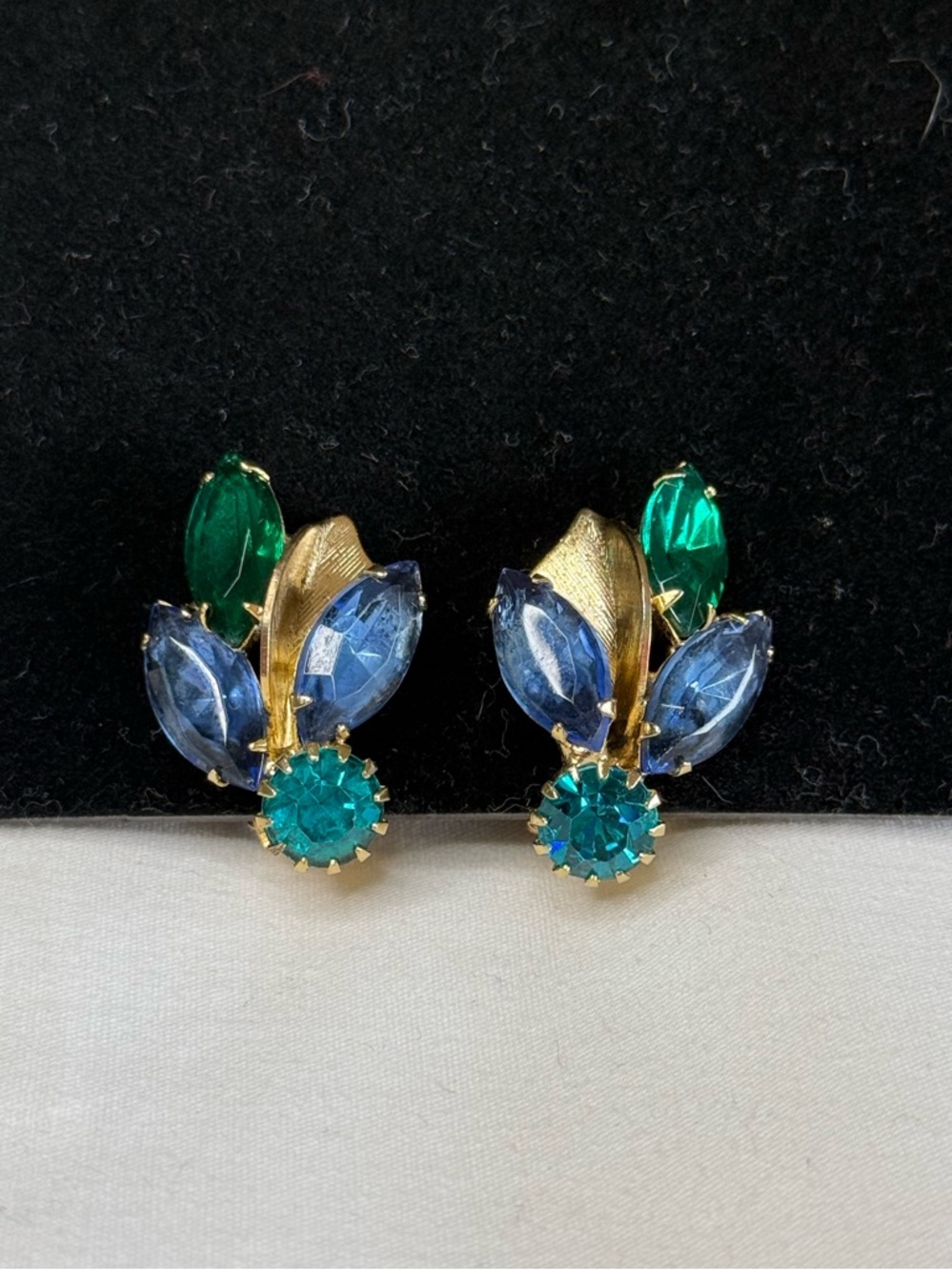 Vintage Weiss Clip-on Rhinestone Earrings